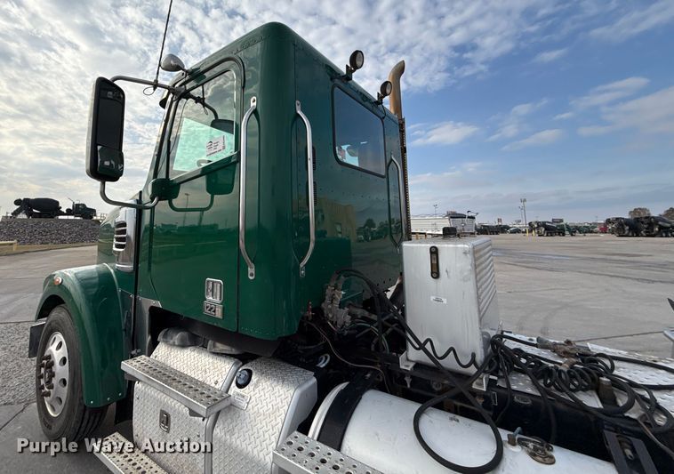 image for item EE3409 2015 Freightliner Coronado 122 semi truck