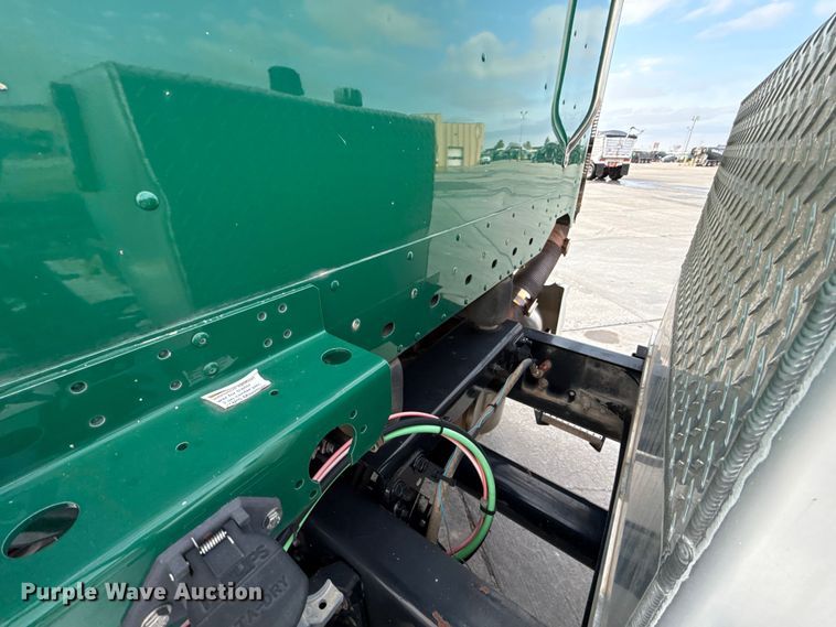 image for item EE3409 2015 Freightliner Coronado 122 semi truck