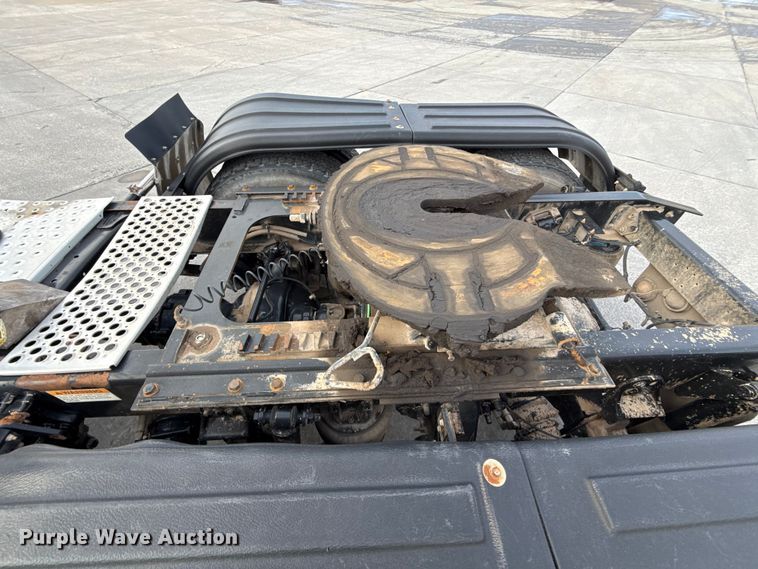 image for item EE3409 2015 Freightliner Coronado 122 semi truck