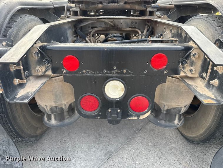 image for item EE3409 2015 Freightliner Coronado 122 semi truck