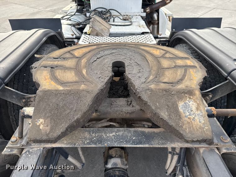 image for item EE3409 2015 Freightliner Coronado 122 semi truck