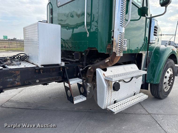 image for item EE3409 2015 Freightliner Coronado 122 semi truck