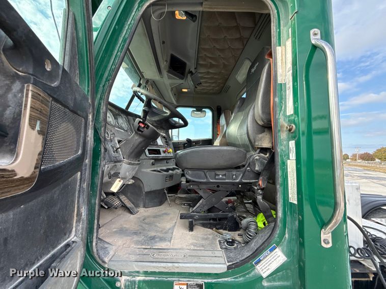 image for item EE3409 2015 Freightliner Coronado 122 semi truck