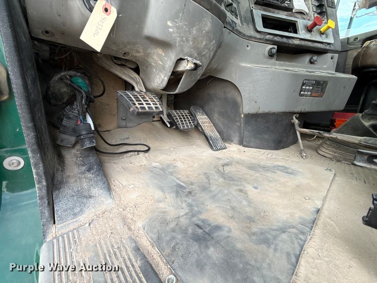 image for item EE3409 2015 Freightliner Coronado 122 semi truck