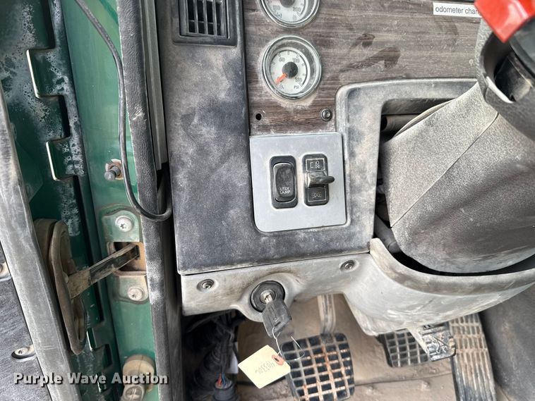 image for item EE3409 2015 Freightliner Coronado 122 semi truck