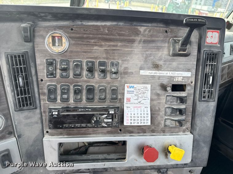 image for item EE3409 2015 Freightliner Coronado 122 semi truck