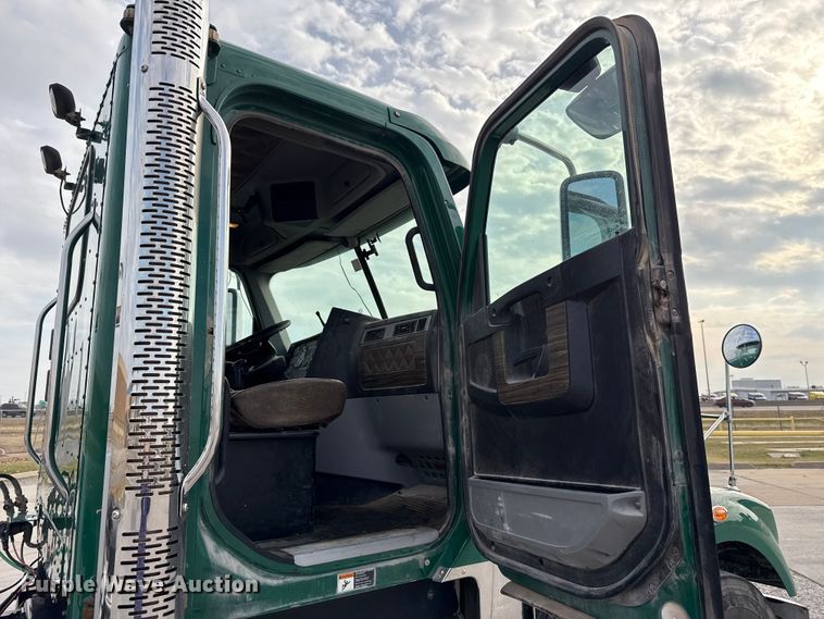 image for item EE3409 2015 Freightliner Coronado 122 semi truck