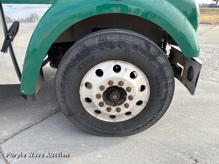 image for item EE3409 2015 Freightliner Coronado 122 semi truck