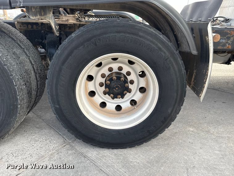 image for item EE3409 2015 Freightliner Coronado 122 semi truck