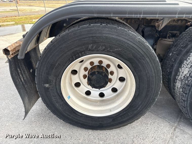 image for item EE3409 2015 Freightliner Coronado 122 semi truck