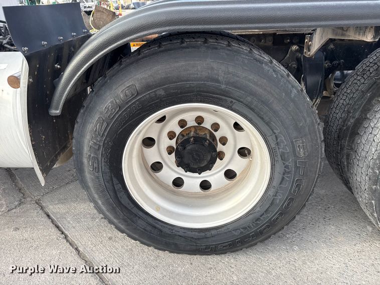 image for item EE3409 2015 Freightliner Coronado 122 semi truck