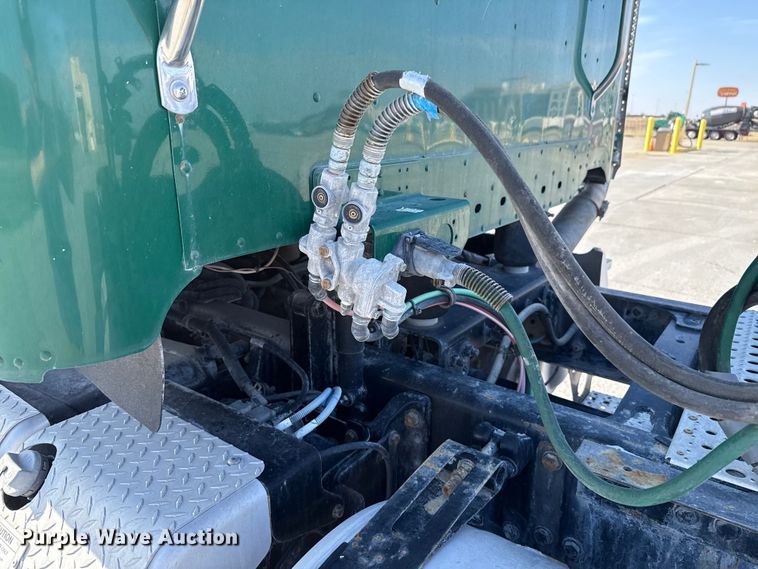 image for item EE3410 2015 Freightliner Coronado 122 semi truck