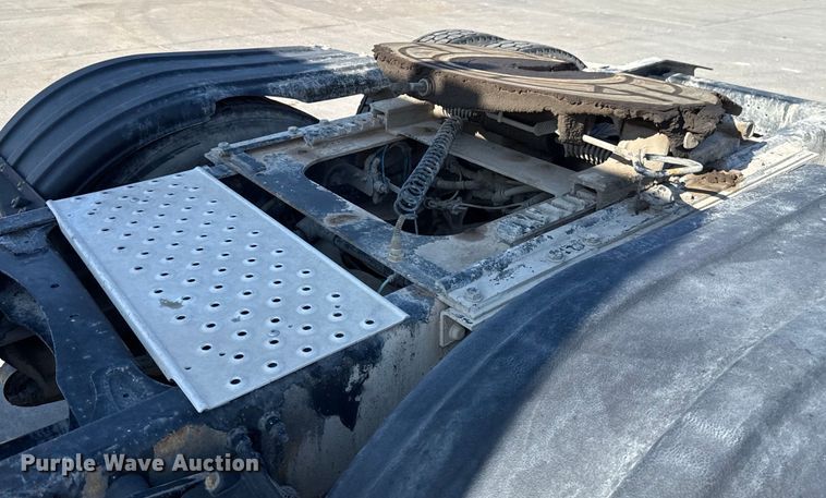 image for item EE3410 2015 Freightliner Coronado 122 semi truck