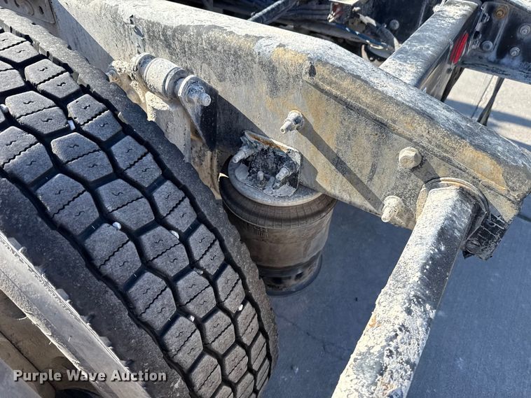 image for item EE3410 2015 Freightliner Coronado 122 semi truck