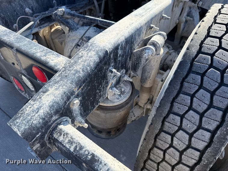 image for item EE3410 2015 Freightliner Coronado 122 semi truck