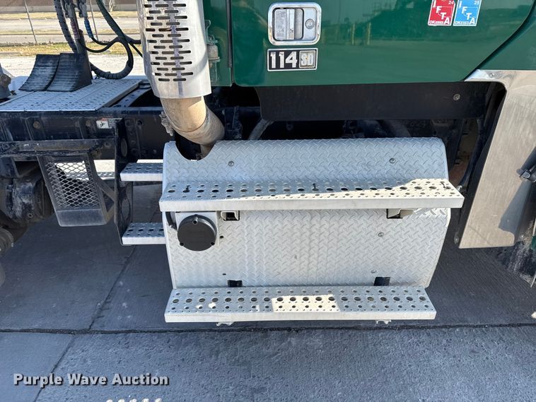 image for item EE3410 2015 Freightliner Coronado 122 semi truck