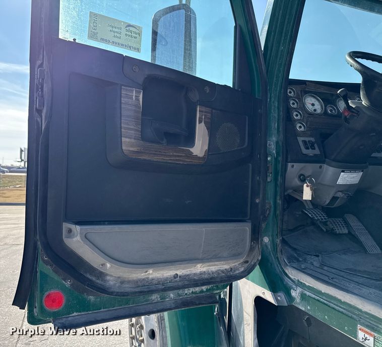 image for item EE3410 2015 Freightliner Coronado 122 semi truck