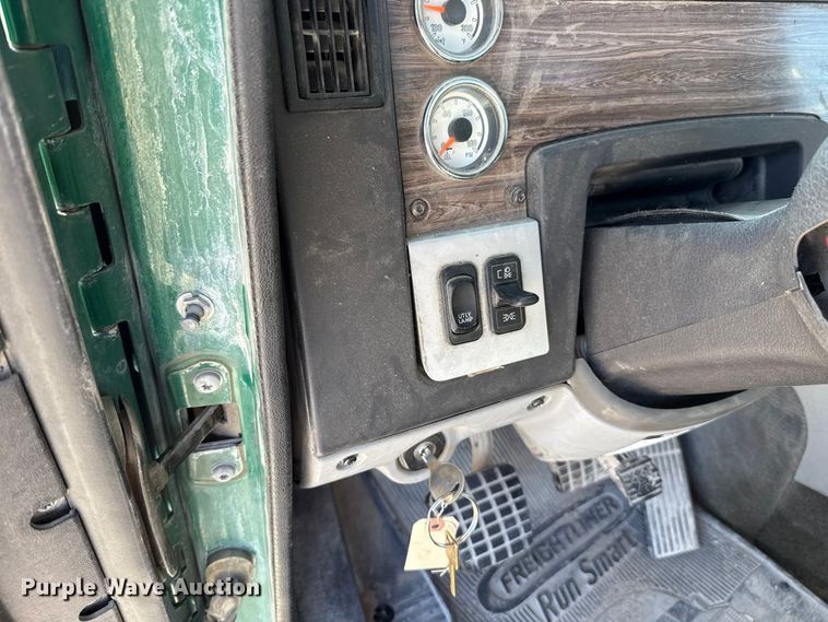 image for item EE3410 2015 Freightliner Coronado 122 semi truck