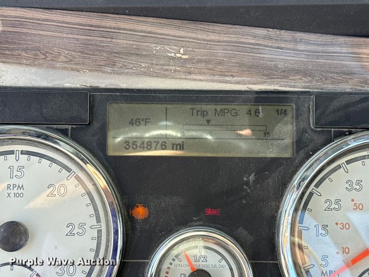 image for item EE3410 2015 Freightliner Coronado 122 semi truck