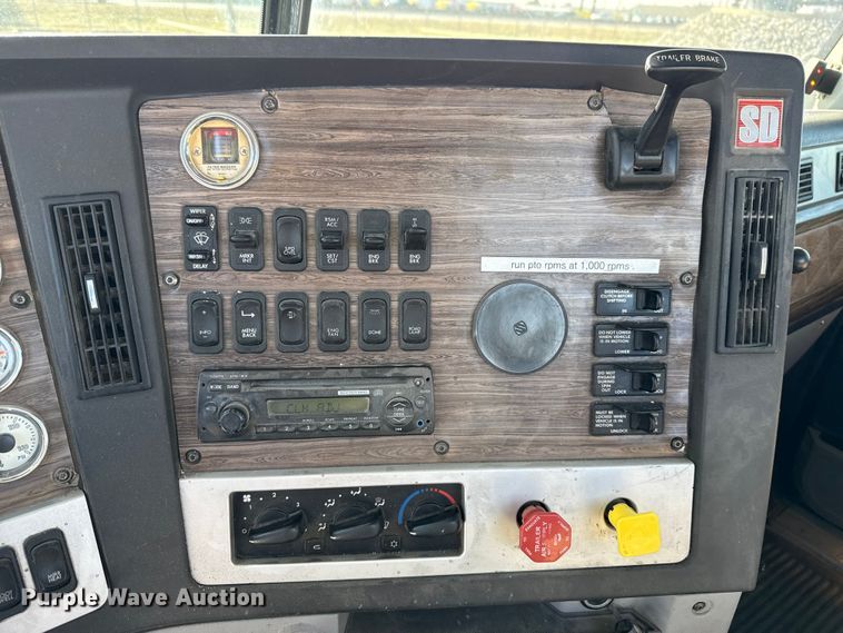 image for item EE3410 2015 Freightliner Coronado 122 semi truck