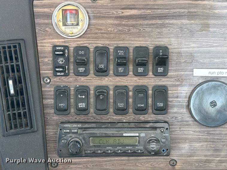 image for item EE3410 2015 Freightliner Coronado 122 semi truck