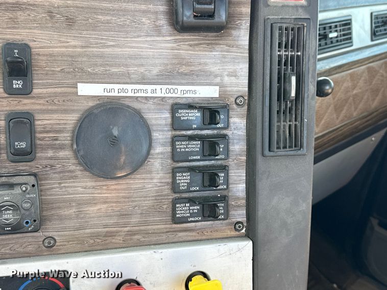 image for item EE3410 2015 Freightliner Coronado 122 semi truck