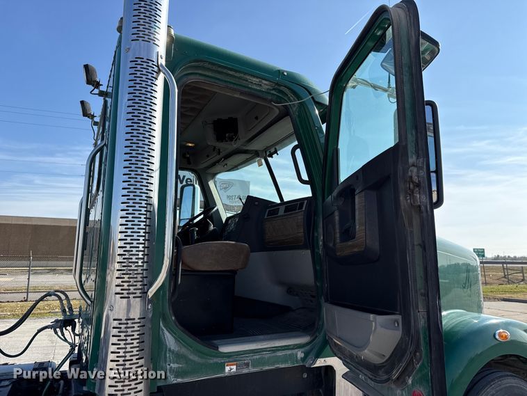 image for item EE3410 2015 Freightliner Coronado 122 semi truck