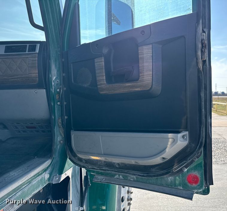 image for item EE3410 2015 Freightliner Coronado 122 semi truck