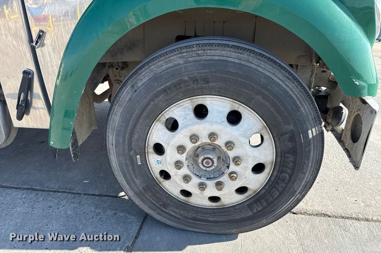 image for item EE3410 2015 Freightliner Coronado 122 semi truck