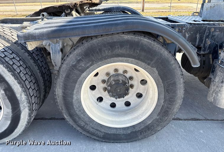 image for item EE3410 2015 Freightliner Coronado 122 semi truck