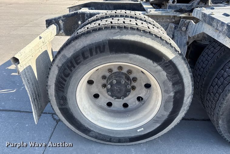 image for item EE3410 2015 Freightliner Coronado 122 semi truck