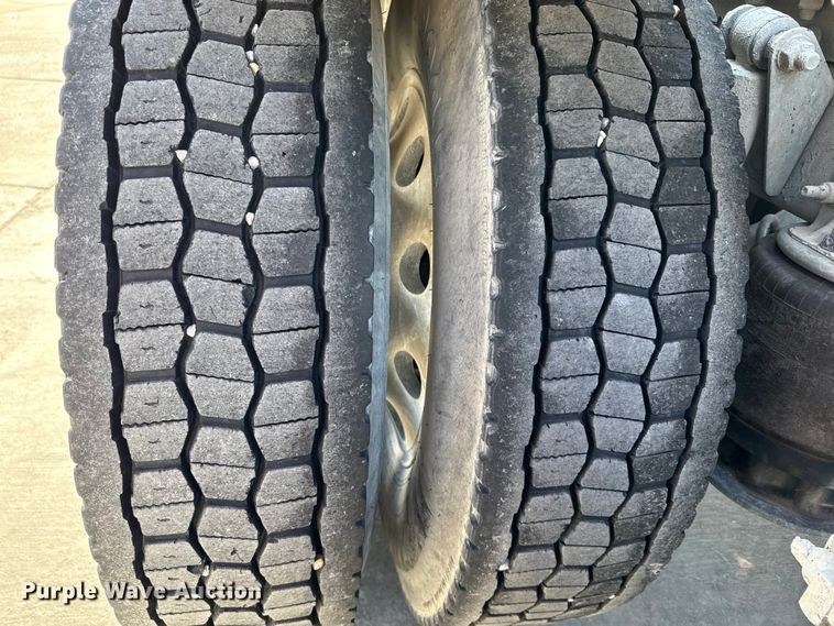 image for item EE3410 2015 Freightliner Coronado 122 semi truck