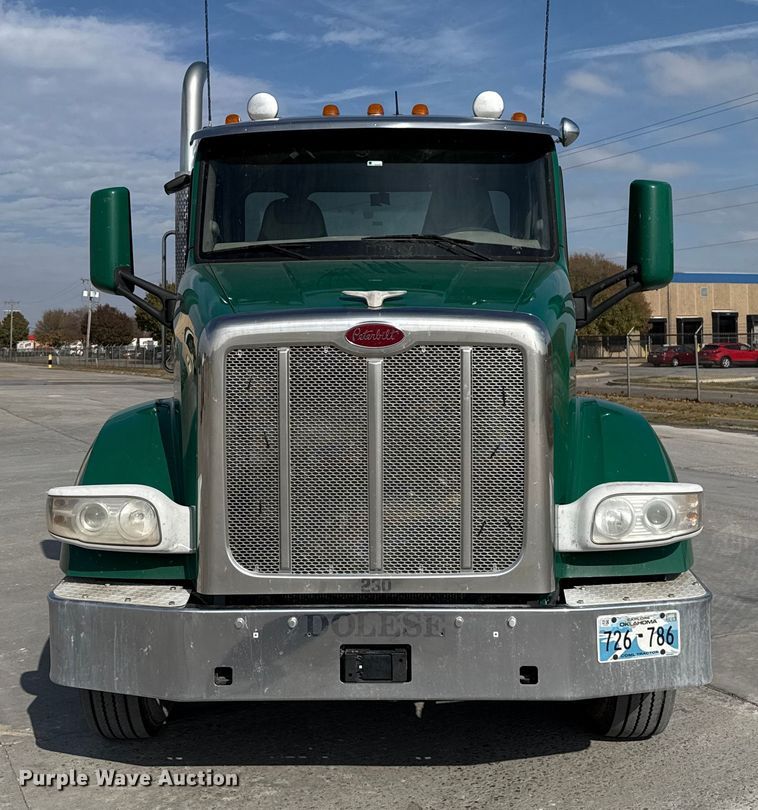 image for item EE3411 2018 Peterbilt 567 semi truck