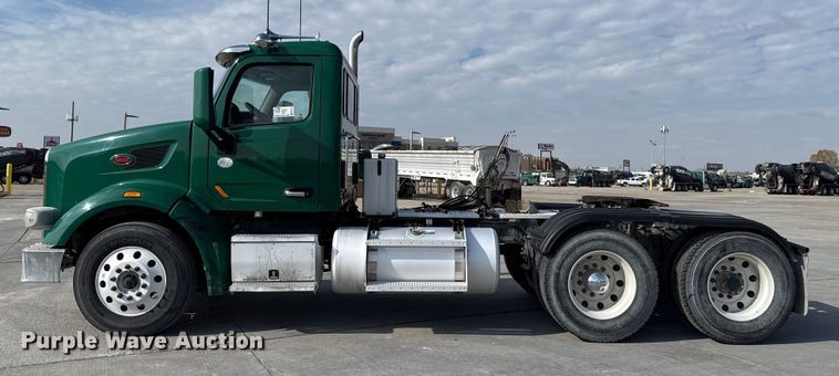 image for item EE3411 2018 Peterbilt 567 semi truck