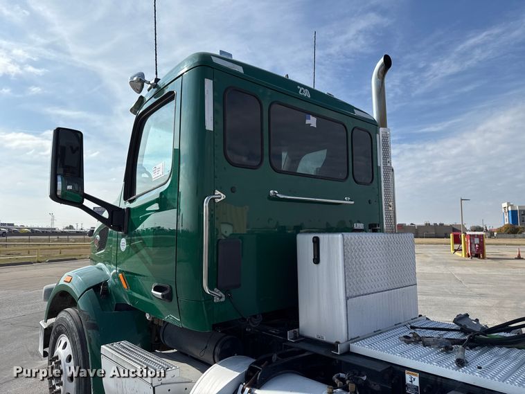 image for item EE3411 2018 Peterbilt 567 semi truck