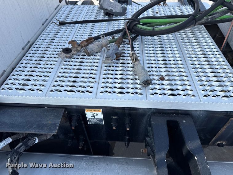 image for item EE3411 2018 Peterbilt 567 semi truck