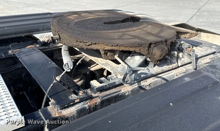 image for item EE3411 2018 Peterbilt 567 semi truck