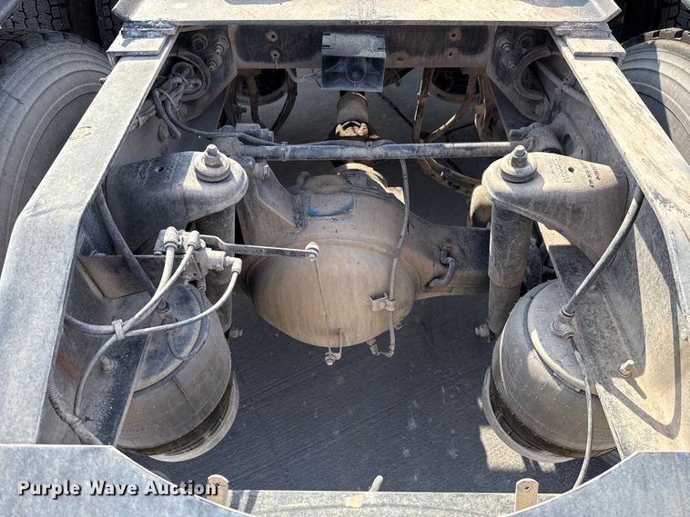 image for item EE3411 2018 Peterbilt 567 semi truck