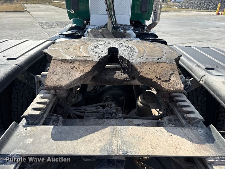 image for item EE3411 2018 Peterbilt 567 semi truck