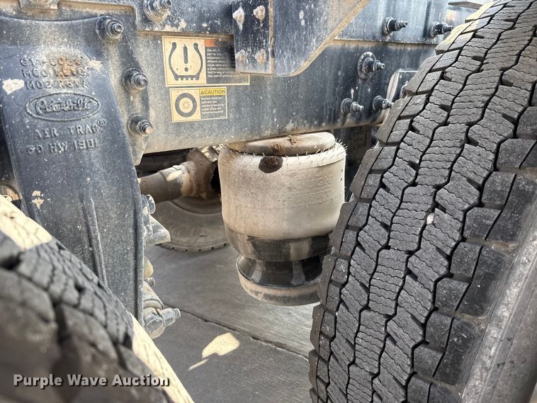 image for item EE3411 2018 Peterbilt 567 semi truck