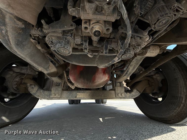 image for item EE3411 2018 Peterbilt 567 semi truck