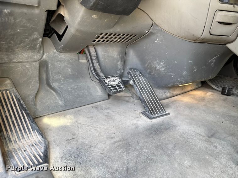 image for item EE3411 2018 Peterbilt 567 semi truck