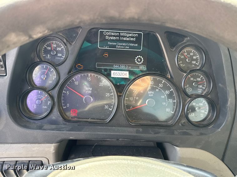 image for item EE3411 2018 Peterbilt 567 semi truck