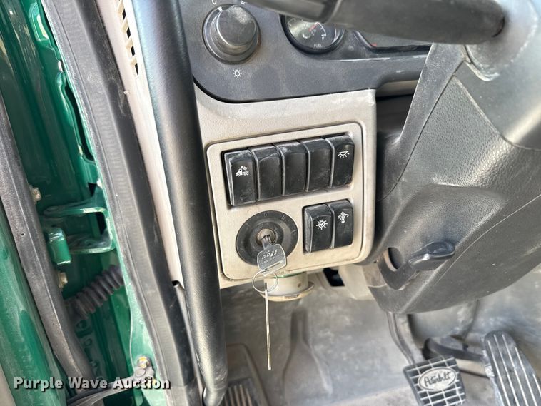 image for item EE3411 2018 Peterbilt 567 semi truck