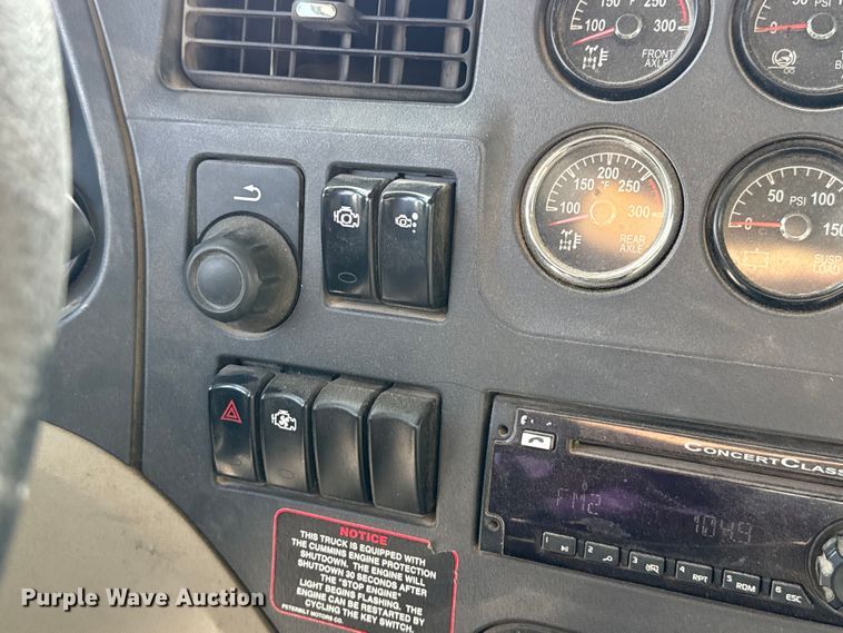 image for item EE3411 2018 Peterbilt 567 semi truck