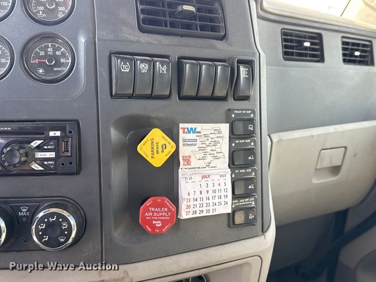 image for item EE3411 2018 Peterbilt 567 semi truck