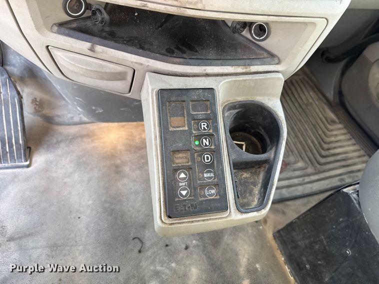 image for item EE3411 2018 Peterbilt 567 semi truck