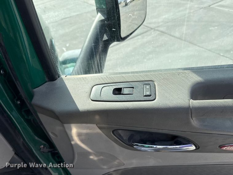 image for item EE3411 2018 Peterbilt 567 semi truck