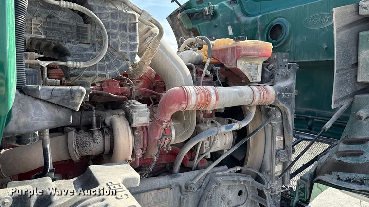 image for item EE3411 2018 Peterbilt 567 semi truck