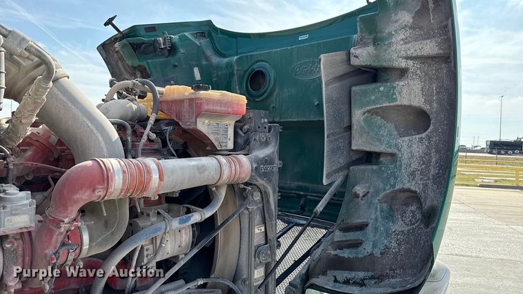 image for item EE3411 2018 Peterbilt 567 semi truck